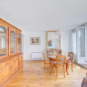 https://quartierlatin-4p-au-pied-du-metro.fr-paris.fr
