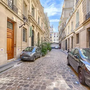 https://scribe-studio-superbe-appartement-proche-opra-garnier-2p.fr-paris.fr